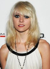 1251396016_taylor_momsen_290x402