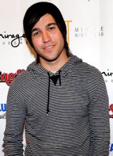 1300117184_pete wentz 402