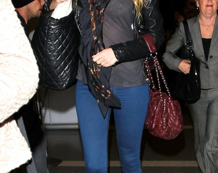 1354297250_blake lively zoom