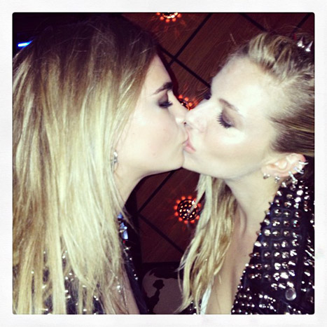 ara Delevigne posted photo of her locking lips with Sienna Miller
