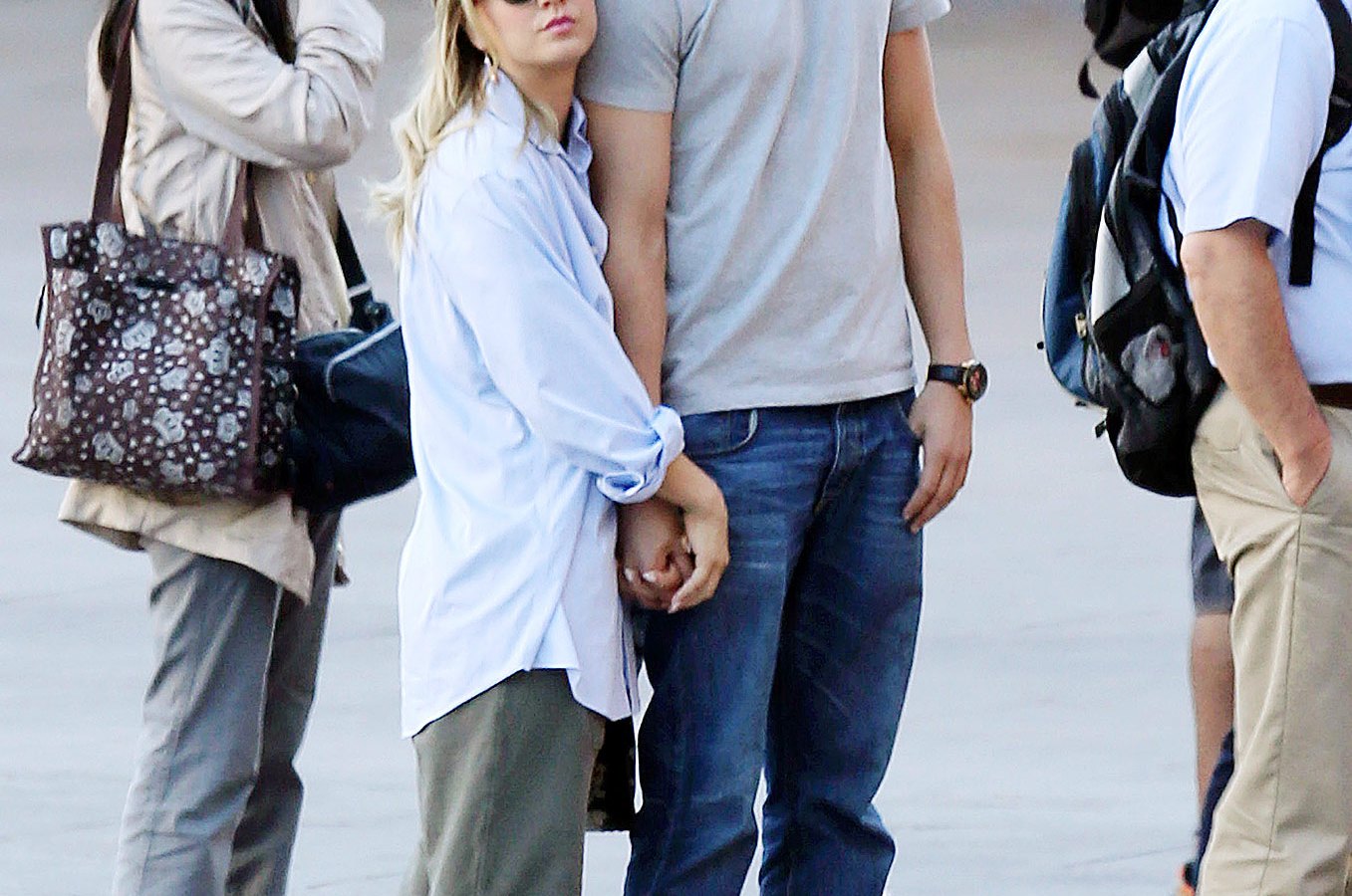 Ryan Sweeting visits Kaley Cuoco on set on October 2, 2013