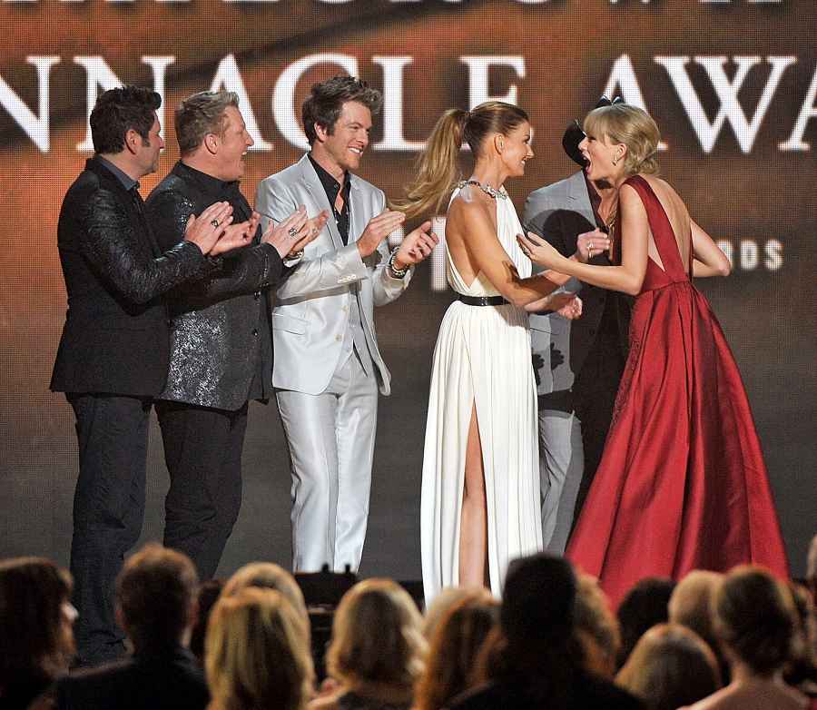 1390510528_taylor swift cma awards zoom