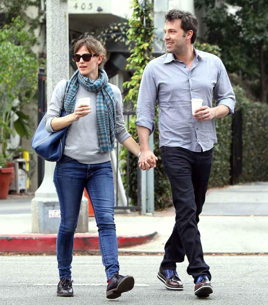 1412873040_jennifer garner ben affleck coffee run zoom