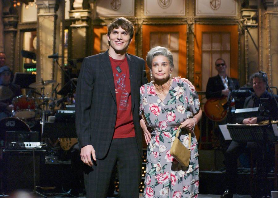 1423700352_ashton kutcher demi moore snl zoom2