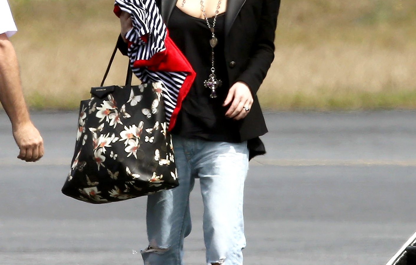 Jessica Simpson in jeans and blazer on March 9, 2015.