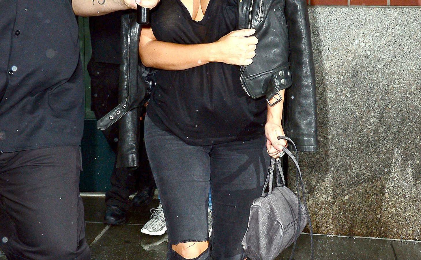 Pregnant Kim Kardashian leaves her apartment in NYC on June 1, 2015.