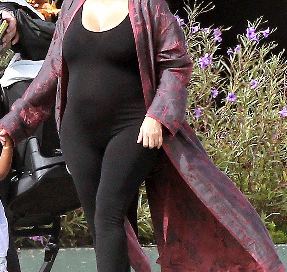 Kim Kardashian leaves St. Barts on August 21, 2015.