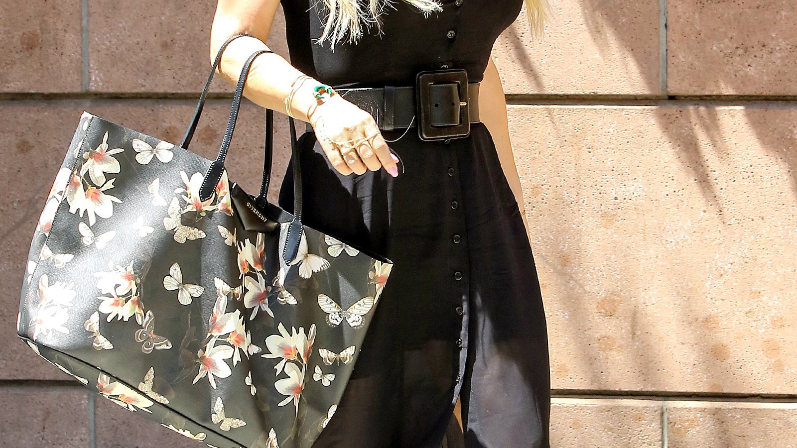 Jessica Simpson has lunch with CaCe Cobb at Via Alloro on Aug. 28.