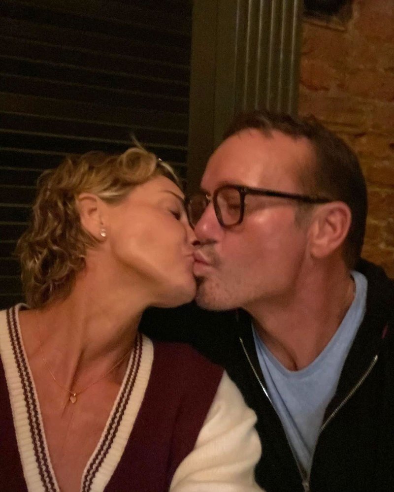 Breaking News Faith Hill and Tim McGraw Kiss Instagram