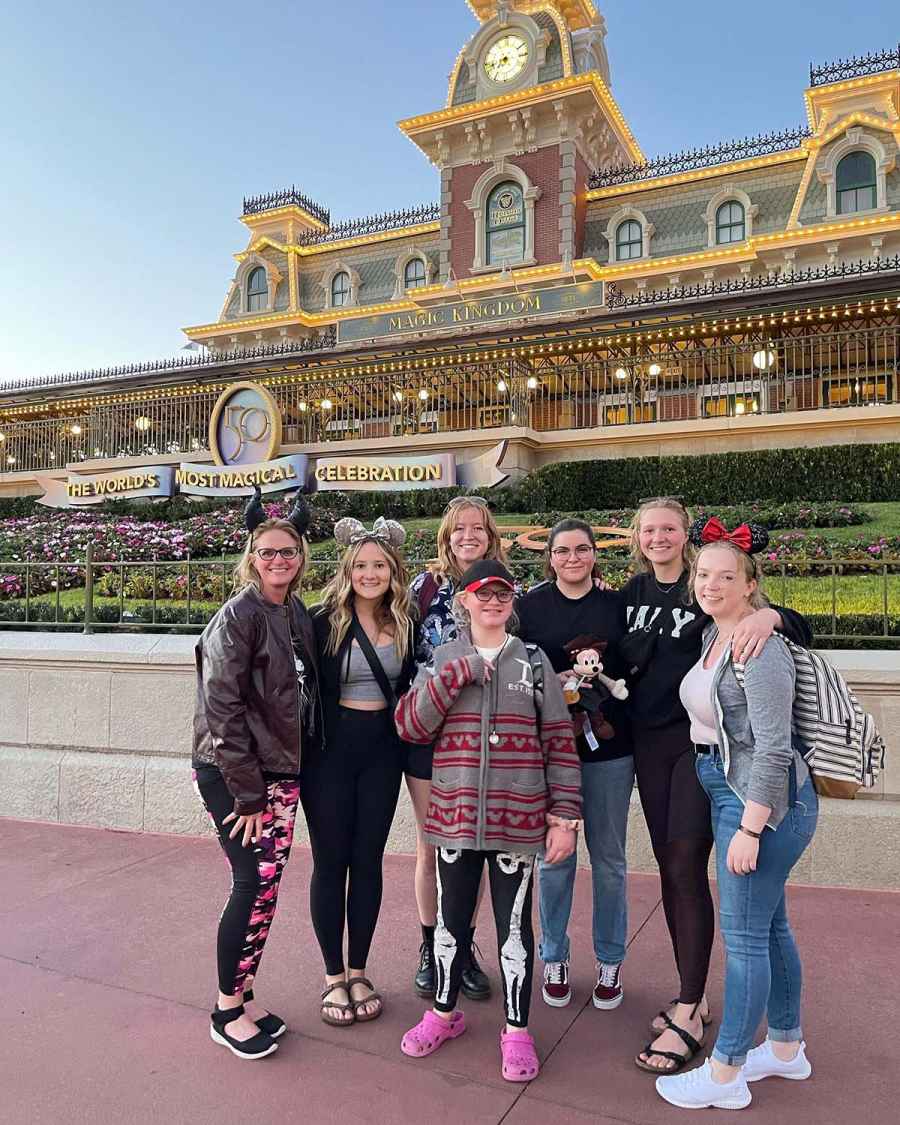 Sister Wives Christine Brown Janelle Brown Take Kids Family Trip Disney World Photos