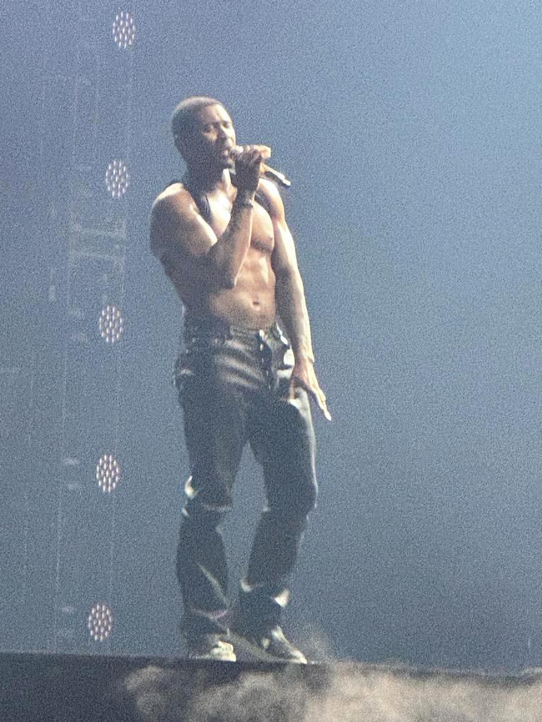Usher s Hottest Shirtless Moments 303