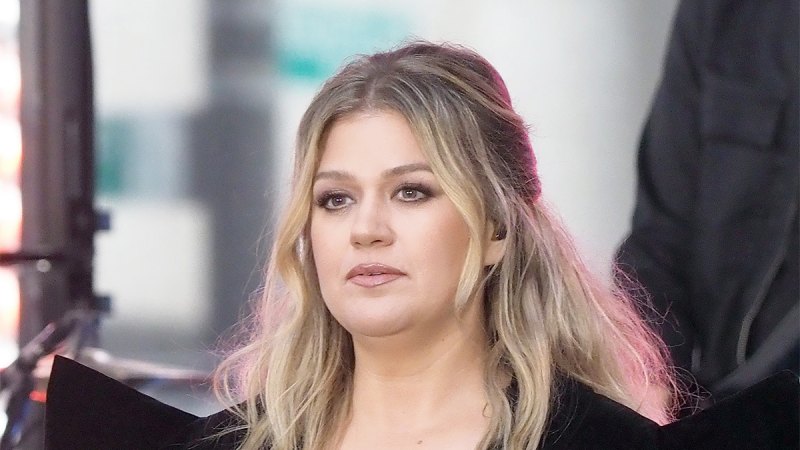 Kelly Clarkson Gets Emotional About Being Hospitalized During Both of Her Pregnancies