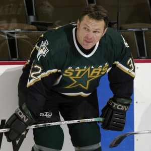 GettyImages-1735763 Claude Lemieuxs Family Speaks Out After His Death Confirm His Brain Is Being Donated for Research