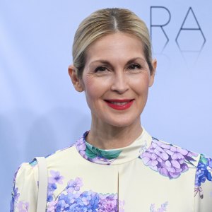 02 July 2024, Brandenburg, Potsdam: Actress Kelly Rutherford comes to the Marc Cain label show in the Colonnades with Triumphtor at the Neues Palais. The fashion show is part of Berlin Fashion Week. Photo: Jens Kalaene/dpa (Photo by Jens Kalaene/picture alliance via Getty Images)