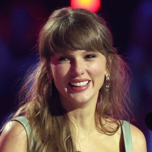 Taylor Swift Spotted With Her Parents and Brother Austin in New York City