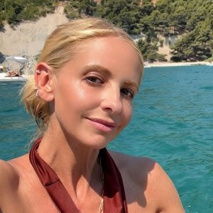 Sarah Michelle Gellar Shares Rare Bikini-Clad Photos Flaunting Her Abs During Saint-Tropez Getaway