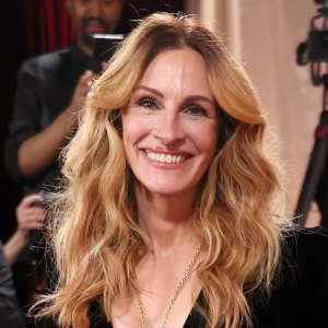 BEVERLY HILLS, CALIFORNIA - JANUARY 11: (FOR EDITORIAL USE ONLY) Julia Roberts attends the 83rd annual Golden Globe Awards at The Beverly Hilton on January 11, 2026 in Beverly Hills, California. (Photo by Kevin Mazur/Getty Images)