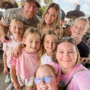 SnapInsta-Adam-and-Danielle-Busby-Discuss-Homeschooling-Quintuplets.jpg