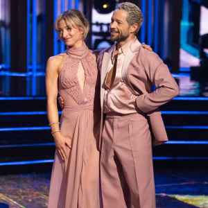 Amber-Glenn-and-Pasha-Pashkov-DWTS-183666_EM104193