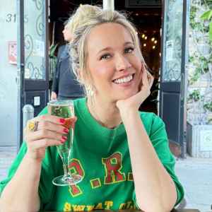 Anna Camp Says She Feels Free After Coming Out Shares Rare Insight Into Life With Jade Whipkey Feature