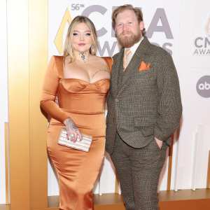 Elle-King-and-Dan-Tooker-GettyImages-1440378997