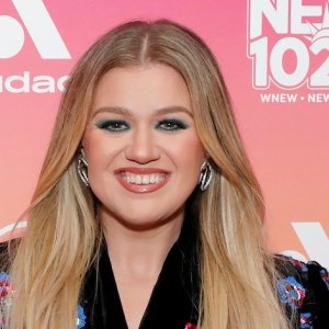 Brooklyn Store Reacts to Kelly Clarkson Claim It Denied Her Bird