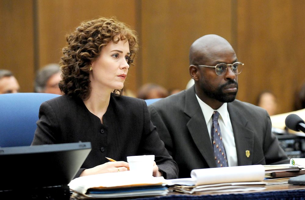 Sarah Paulson a Marcia Clark and Sterling K. Brown as Christopher Darden in The People v. O.J. Simpson: American Crime Story.