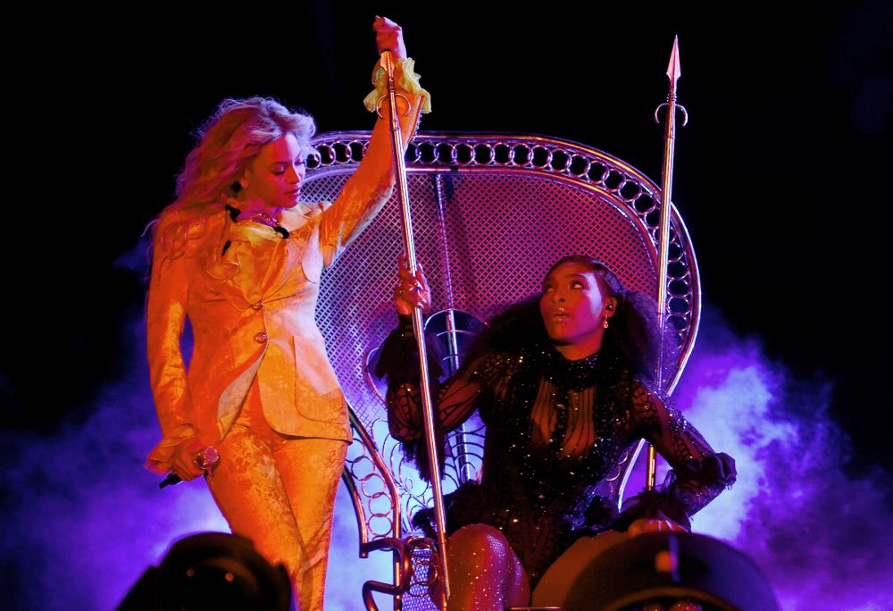 Beyonce and Serena Williams perform on stage during closing night of "The Formation World Tour" at MetLife Stadium on October 7, 2016 in East Rutherford, New Jersey.