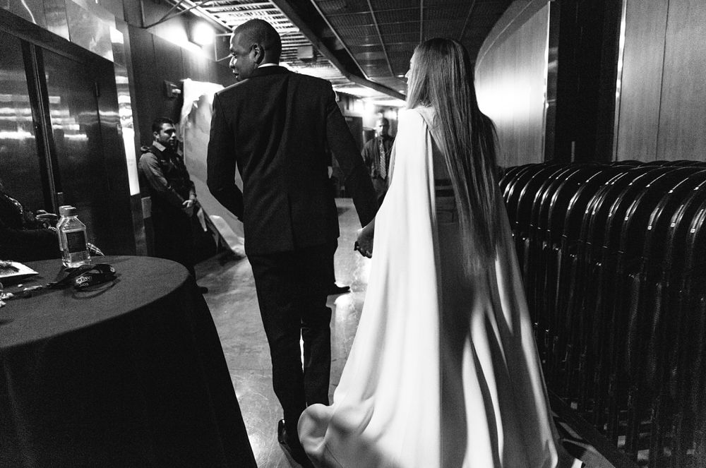 Beyonce Jay Z Grammys 2017 holding hands backstage