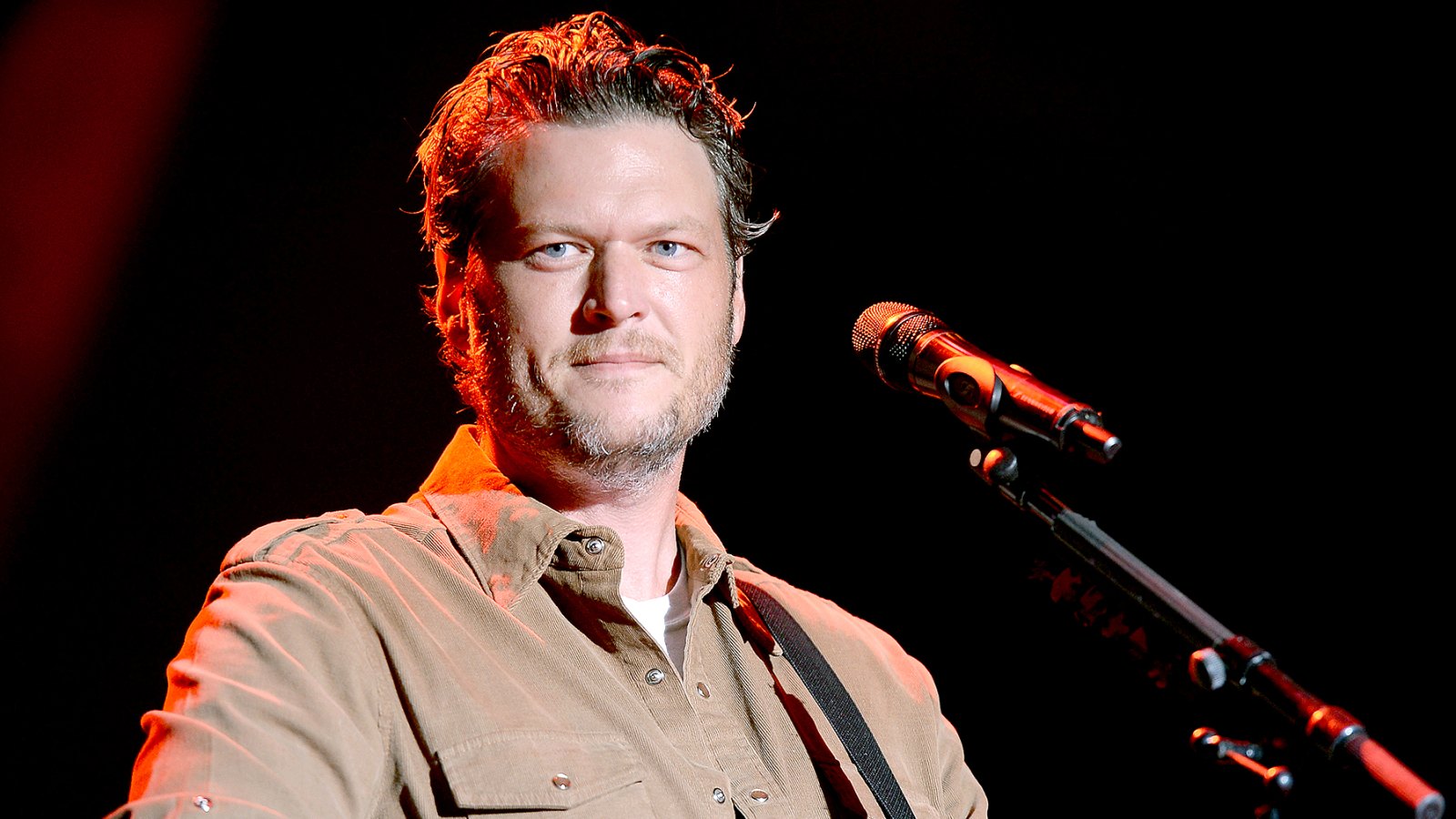 Blake Shelton performs onstage during day 1 of the Big Barrel Country Music Festival on June 26, 2015 in Dover, Delaware.