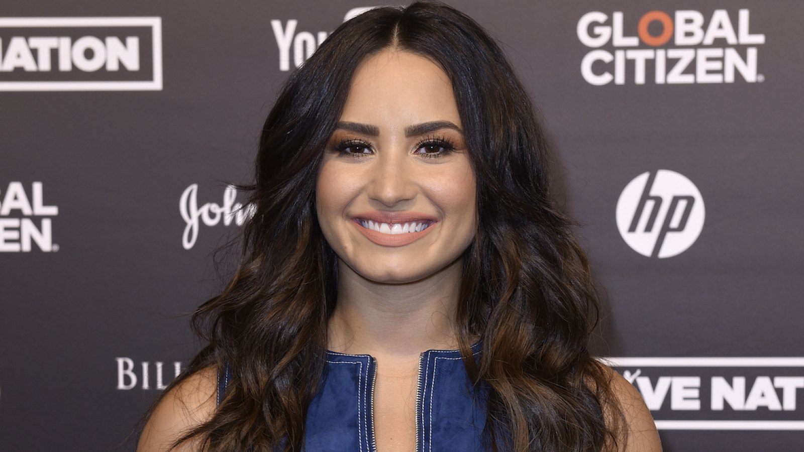 Demi Lovato Posts Pic Showing Off Her Toned Abs