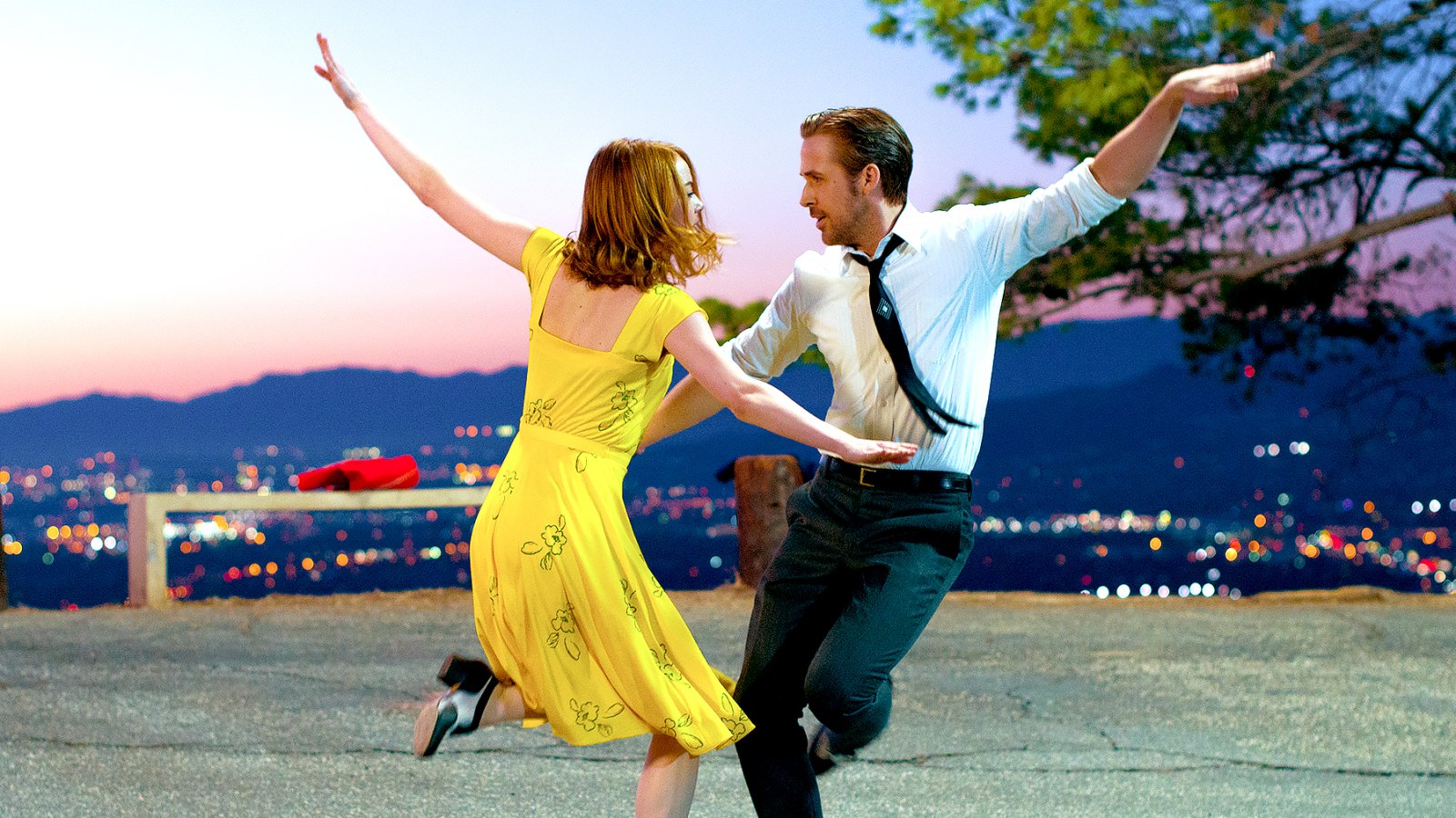 Sebastian (Ryan Gosling) and Mia (Emma Stone) in LA LA LAND.