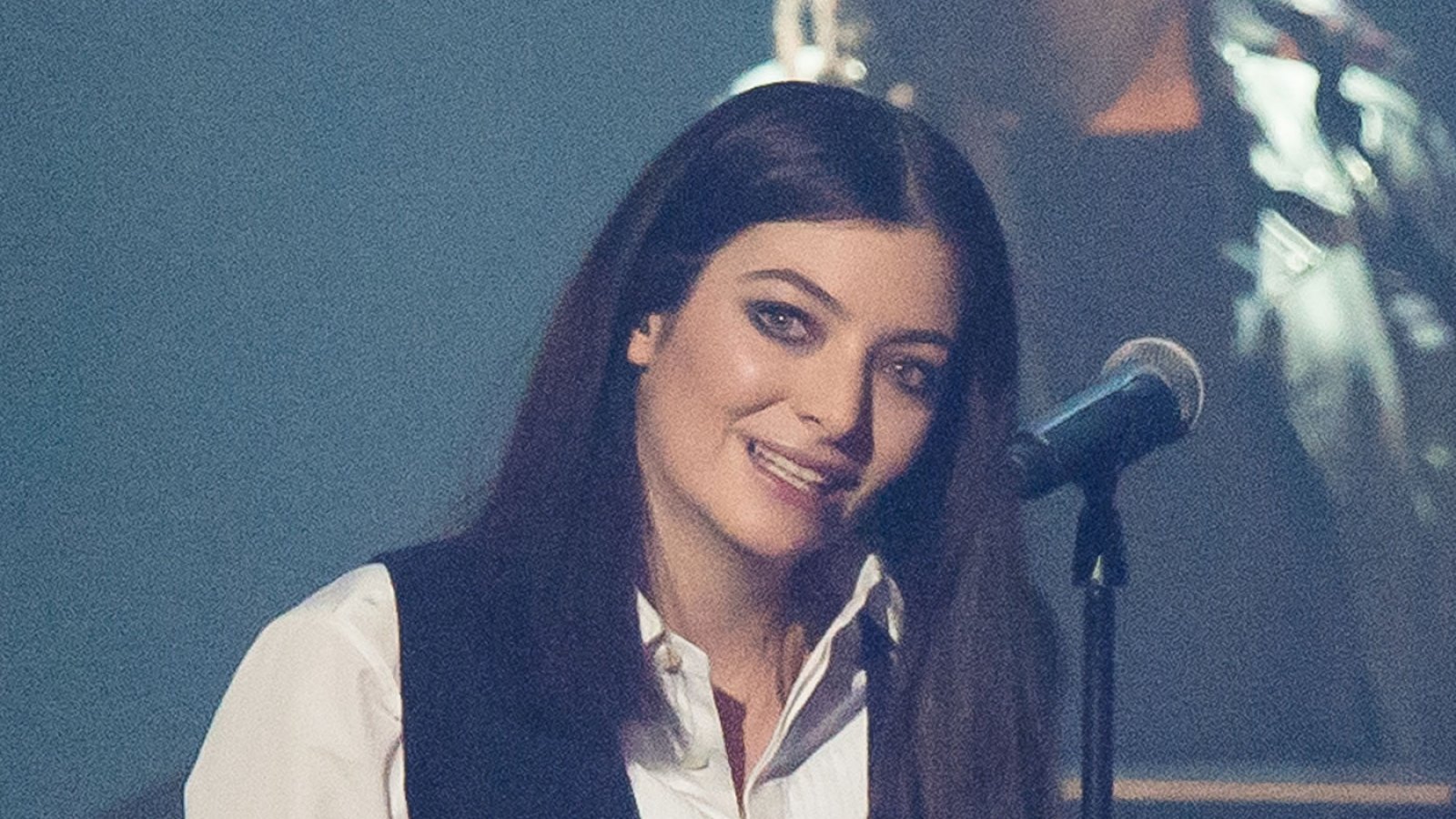 Lorde performs a tribute of David Bowie live on stage at the BRIT Awards 2016