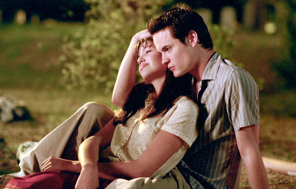 Mandy Moore and Shane West in A Walk to Remember.