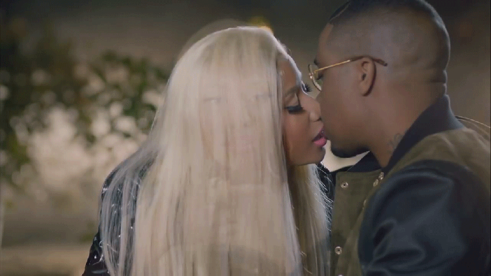 Nicki Minaj Nas Right By My Side kiss