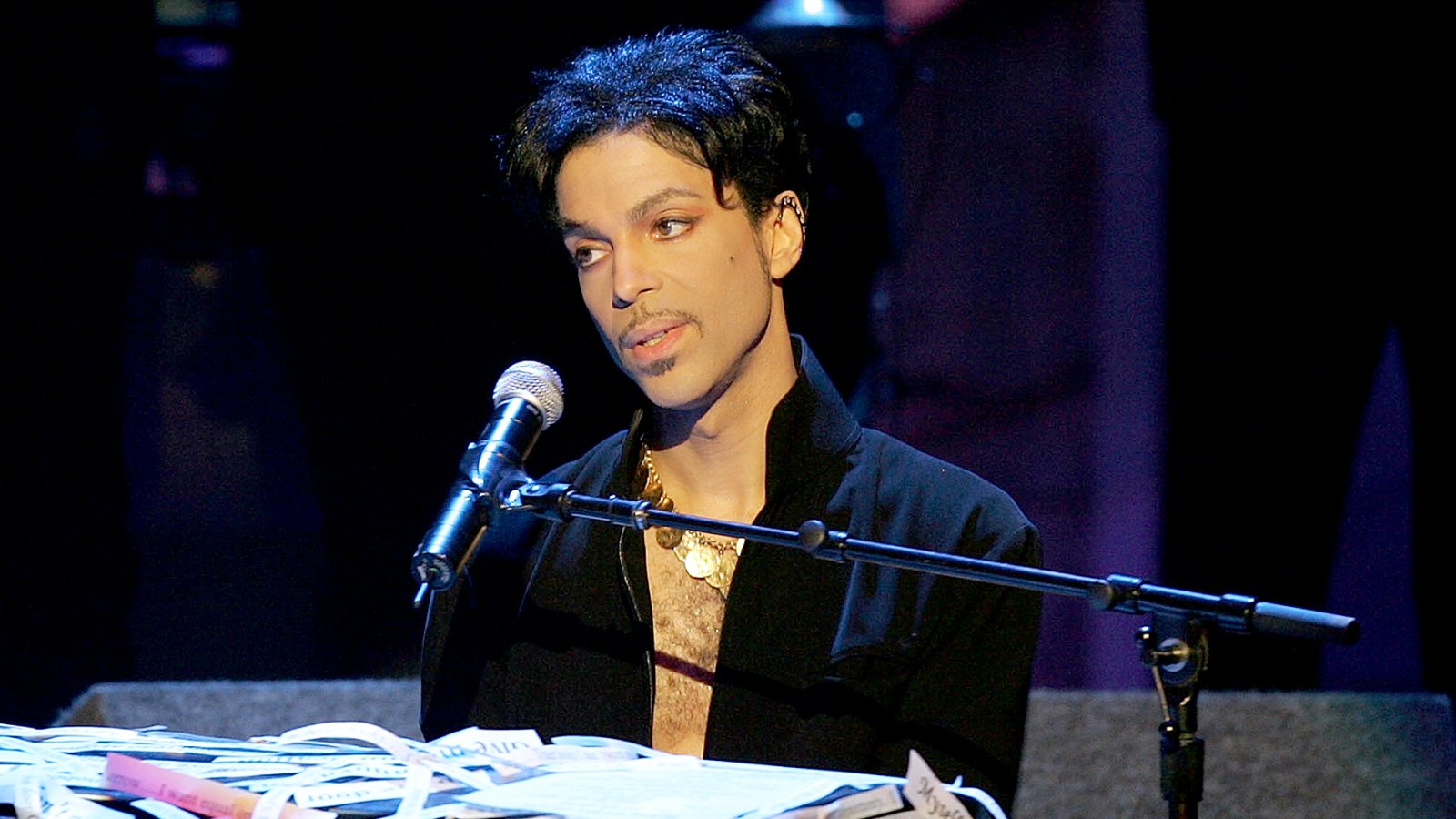 Prince performs on stage at the 36th NAACP Image Awards at the Dorothy Chandler Pavilion on March 19, 2005 in Los Angeles, California.
