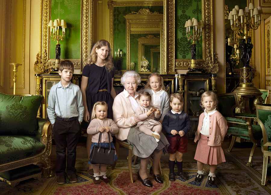 Queen Elizabeth official portrait