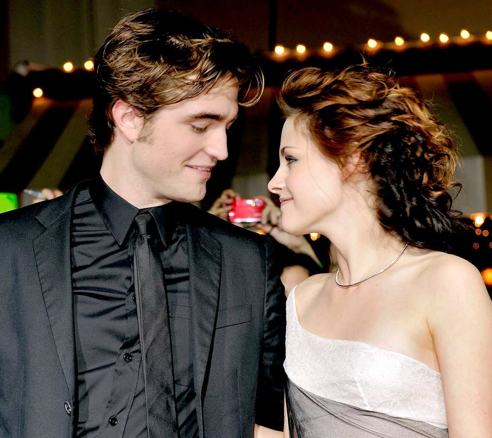 Robert Pattinson and Kristen Stewart arrive at the premiere of 'Twilight' at the Mann Village and Bruin Theaters in Westwood, California, on November 17, 2008.