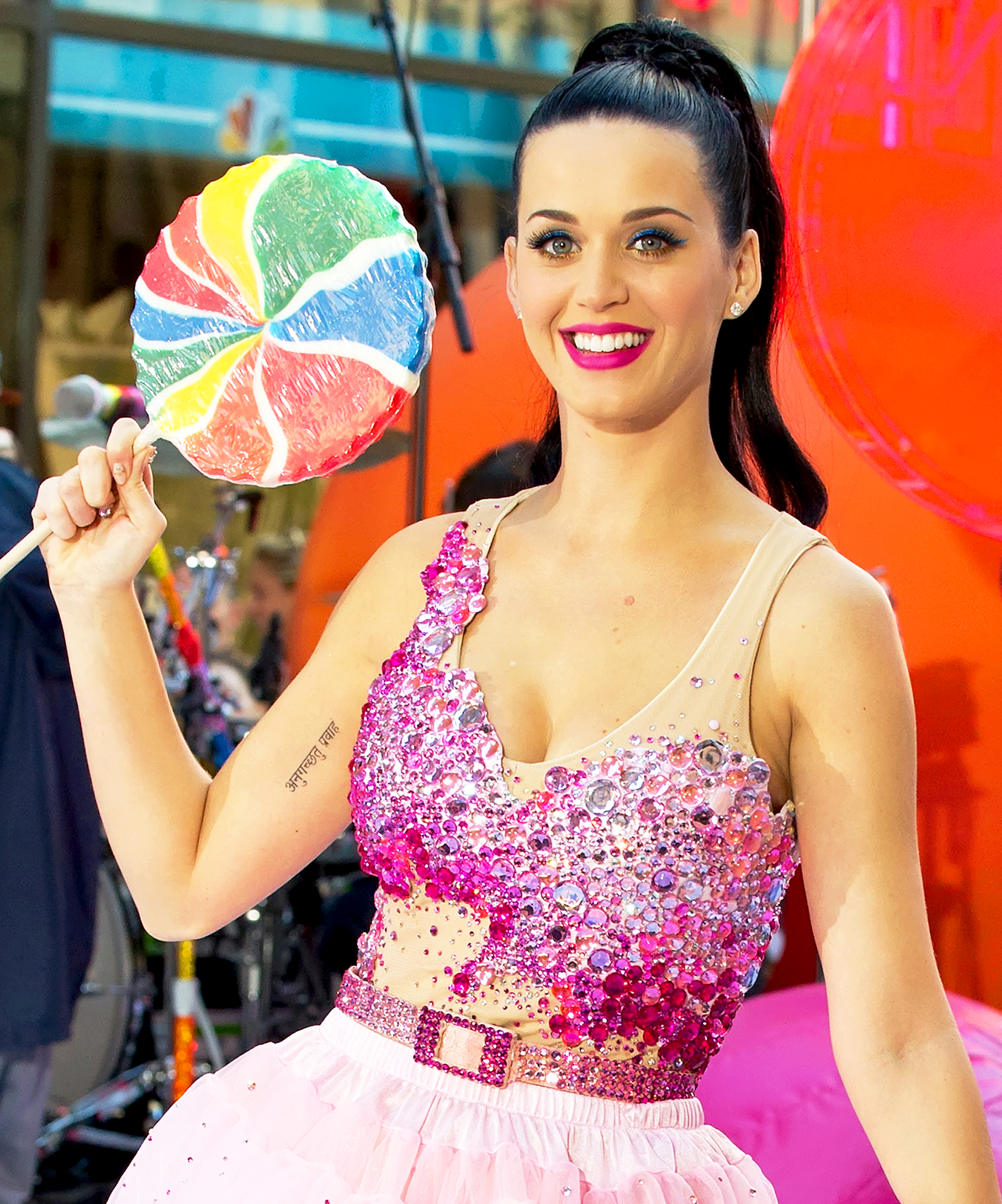 Katy Perry And Other Celebs Reveal Their Favorite Candy 