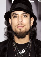 1251128060_dave_navarro_290x402