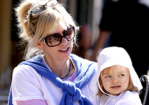 1253546344_rielle hunter 206