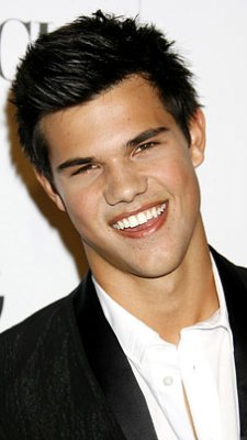 1256575918_taylor-lautner-402.jpg?w=225&