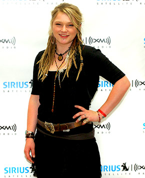 1286803334_crystal bowersox 290
