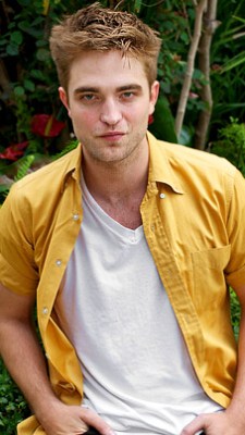 1299101687_robert-pattinson-402.jpg?w=22
