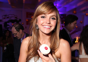 1303934394_aimee teegarden 206