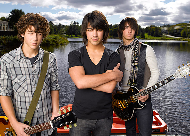 1317057108_jonas brothers lg