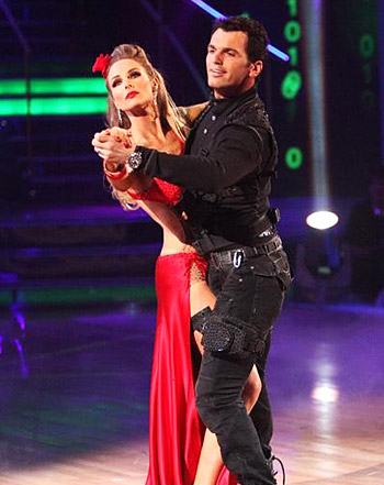 1318426480_chynna phillips vert