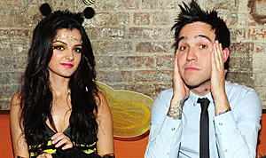 1320266880_pete wentz bebe 178