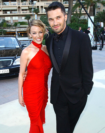 1326376707_kylie minogue oliver martinez 350