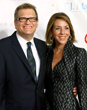1327605578_drew carey fiance 441